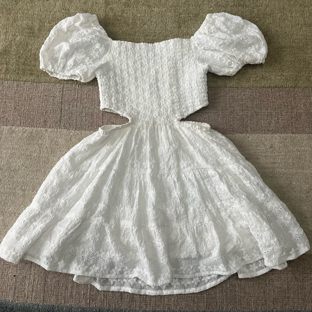 Katie J NYC White Lace Puff Sleeve Dress